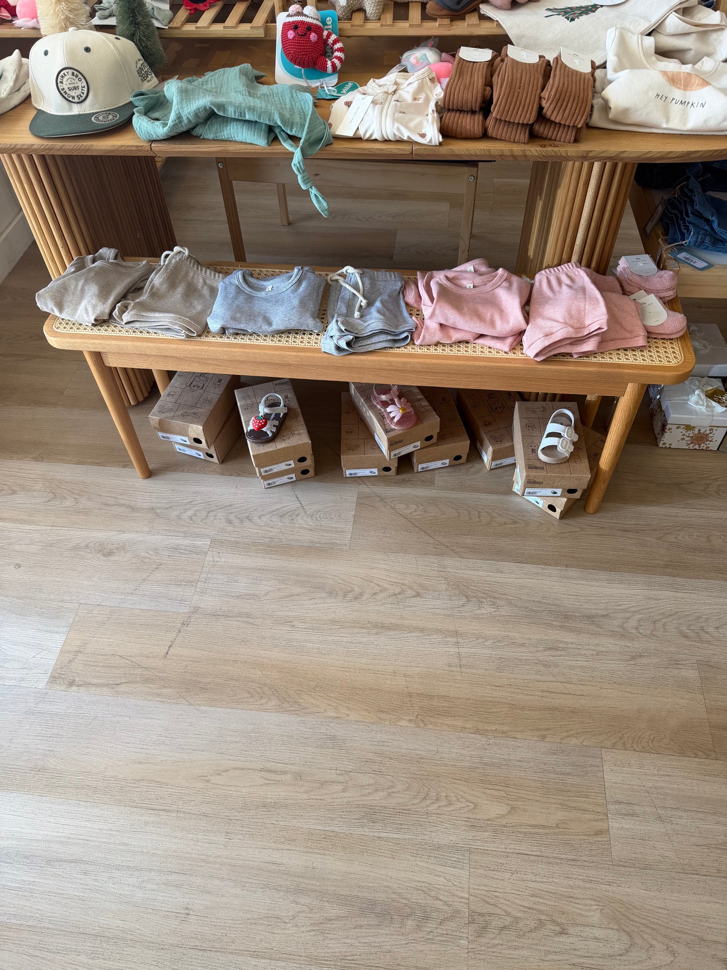 Solid oak and rattan dinning bench